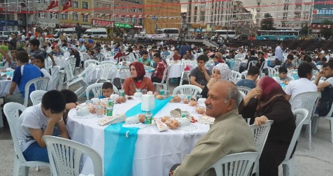 Zeytinburnu Belediyesi'nden 5 Bin Kişiye İftar