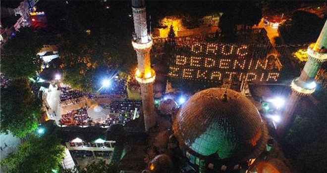 Eyüp Sultan'da İlk Teravih Kılındı