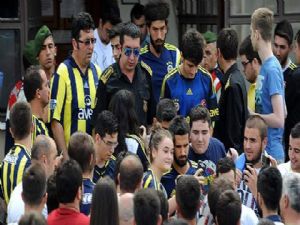 Fenerbahçe taraftarlarıyla bir araya geldi