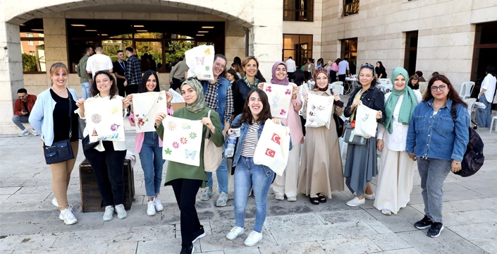 Dünya Kız Çocukları Günü’nde Eyüpsultan'da rengarenk atölye