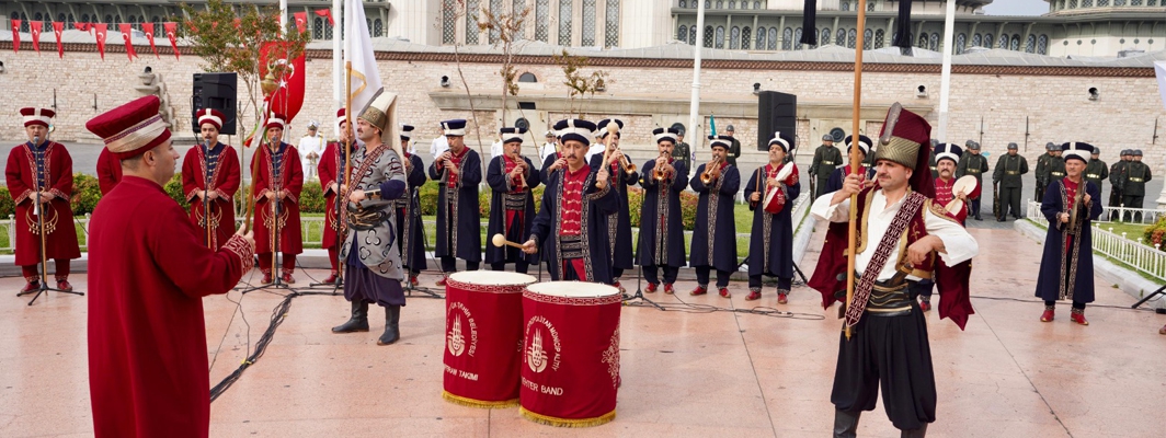 İSTANBUL’UN KURTULUŞU’NUN 101’İNCİ YILI TAKSİM’DE KUTLANDI