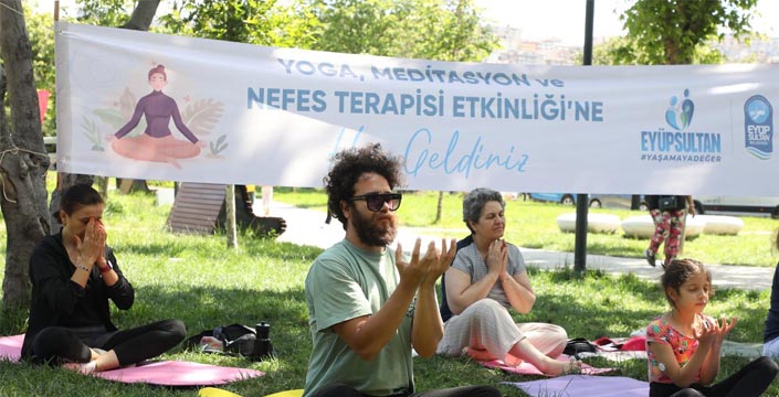 Yoga tutkunları Alibeyköy'de buluştu